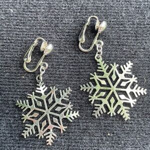 Avon Silver Toned Snowflake Clip On Earrings